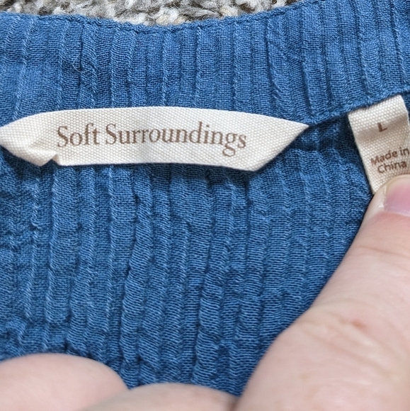 Soft Surroundings blue crinkle button accent 1/2 sleeve top L - Picture 7 of 8